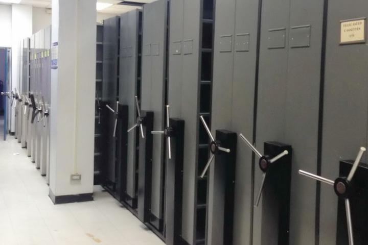 00515.jpg - Mobile Cabinet | https://installdesigns.com